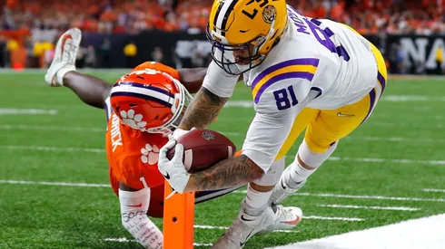 Thaddeus Moss (left) of the LSU Tigers scores a touchdown against the Clemson Tigers. (Getty)