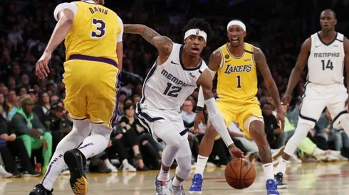 Ja Morant (centre) of the Memphis Grizzlies dribbles the ball against the Los Angeles Lakers. (Getty)