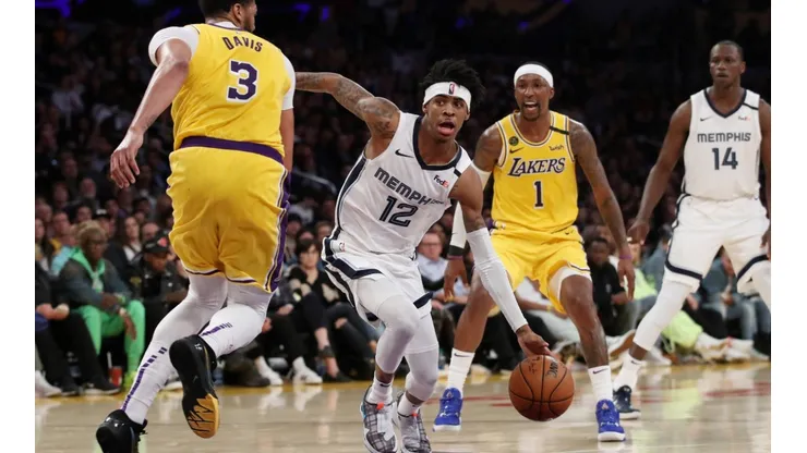 Ja Morant (centre) of the Memphis Grizzlies dribbles the ball against the Los Angeles Lakers. (Getty)