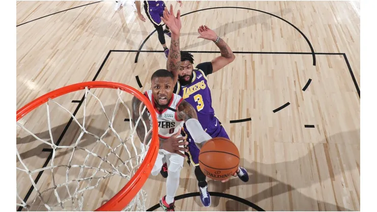 Damian Lillard scoring over Anthony Davis. (Getty)