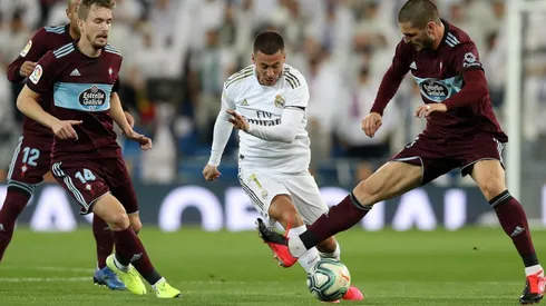 Eden Hazard of Real Madrid (left) is tackled by Okay Yokuslu of Celta Vigo (right). (Getty)