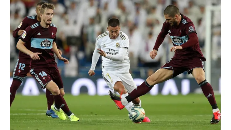 Eden Hazard of Real Madrid (left) is tackled by Okay Yokuslu of Celta Vigo (right). (Getty)