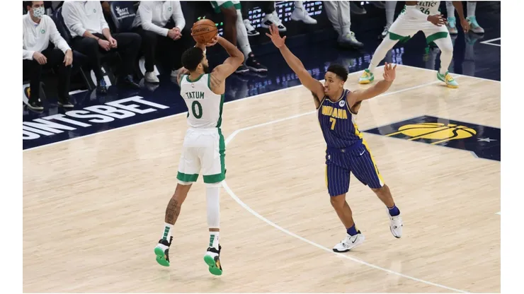 Jayson Tatum shooting a 3 over Malcolm Brogdon. (Getty)