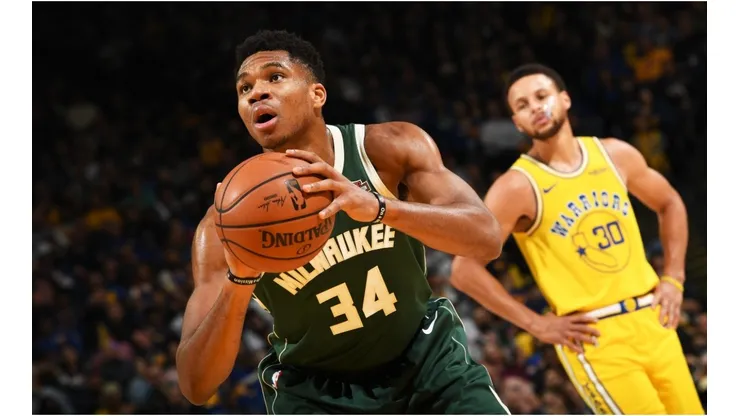 Giannis Antetokounmpo and Stephen Curry. (Getty)