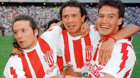 Necaxa players celebrate victory in the Mexican championship final match against Cruz Azul in 1995. (Getty)