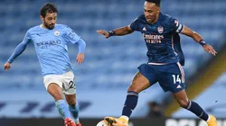 Bernardo Silva and Pierre Emerick Aubameyang fighting for the ball. (Getty)