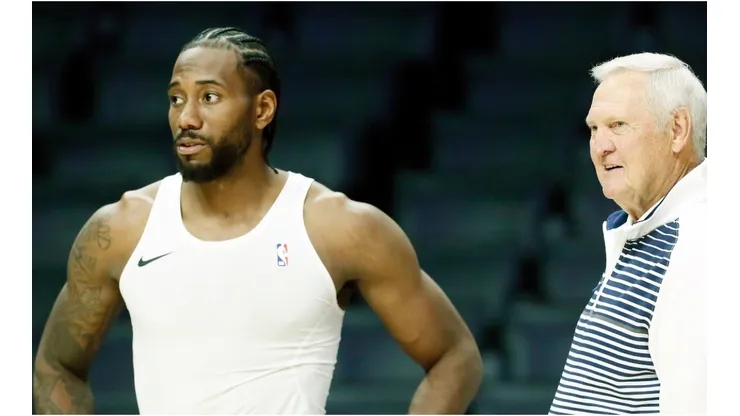 Kawhi Leonard & Jerry West. (Getty)