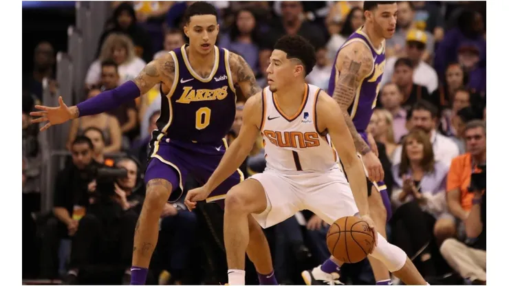 Kyle Kuzma guarding Devin Booker. (Getty)