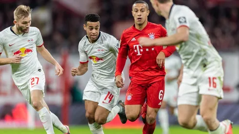 Former Bayern player Thiago Alcantara (centre) is challenged by players of RB Leipzig. (Getty)