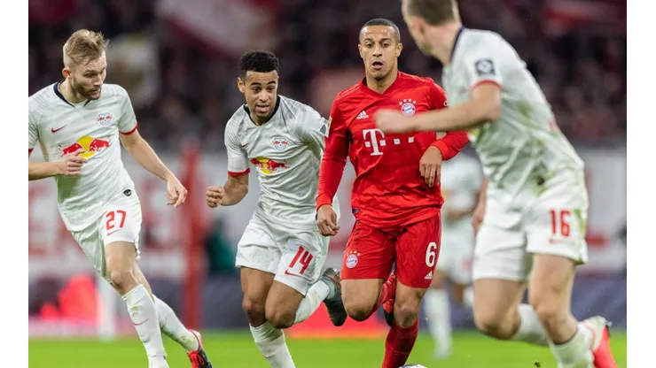Former Bayern player Thiago Alcantara (centre) is challenged by players of RB Leipzig. (Getty)