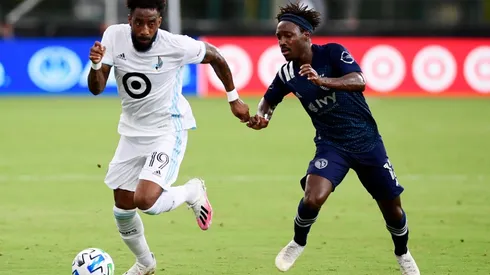 Romain Metanire of Minnesota United (left) runs the ball past Gerso of Sporting Kansas City (Getty).