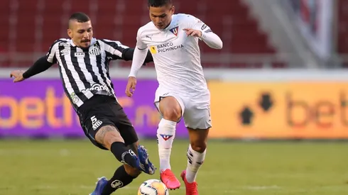 Santos earned a big win in their visit to Ecuador. (Getty)