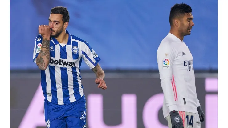 Joselu of Deportivo Alavés celebrates after scoring his team's second goal against Real Madid (Getty).