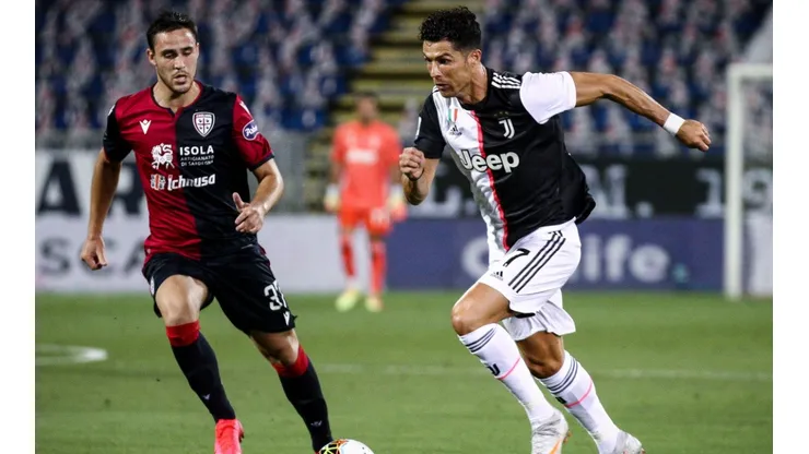 Juventus forward Cristiano Ronaldo (right) in action during the Serie A match between Cagliari and Juventus. (Getty)