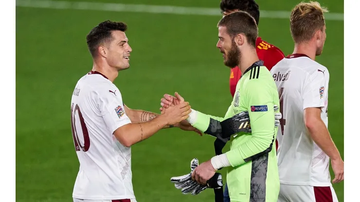 David de Gea of Spain (left) salutes with Granit Xhaka of Switzerland (right). (Getty)