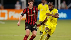 Emerson Hyndman of Atlanta United (left) runs with the ball against Darlington Nagbe of Columbus Crew (right). (Getty)