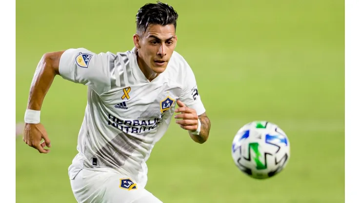 LA Galaxy's Cristian Pavón's runs for the ball during a game (Getty).
