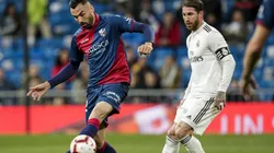 Enric Gallego of SD Huesca (left) and Sergio Ramos of Real Madrid (right). (Getty)