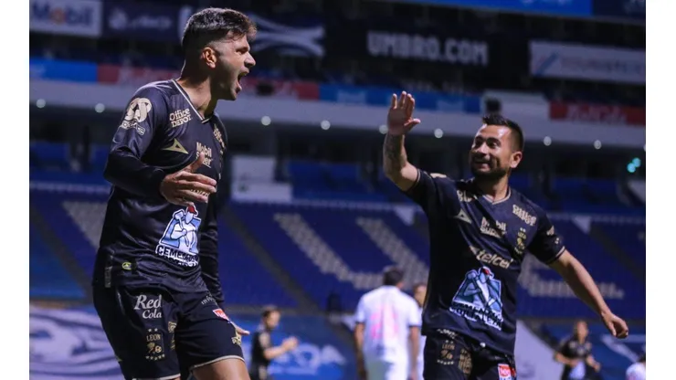 Emmanuel Gigliotti celebrates after scoring the equalizer for Club Léon against Puebla. (Getty)