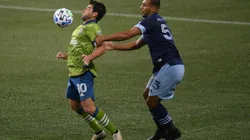 Seattle Sounders midfielder Nicolás Lodeiro (left) controls the ball in front of Vancouver Whitecaps defender Ali Adnan (Getty).