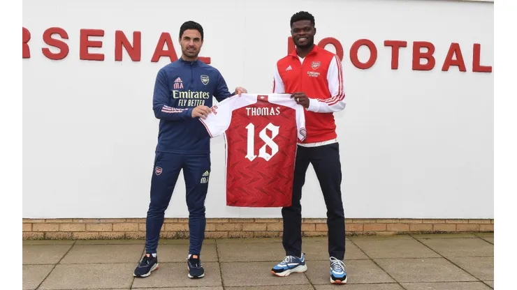 Arsenal manager Mikel Arteta with Signing Thomas Partey at London Colney. (Getty)