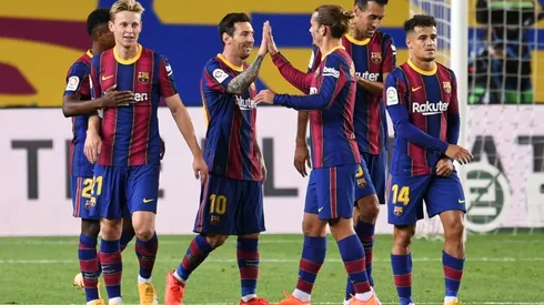 Lionel Messi, Antoine Griezmann and teammates of FC Barcelona celebrate a goal. (Getty)
