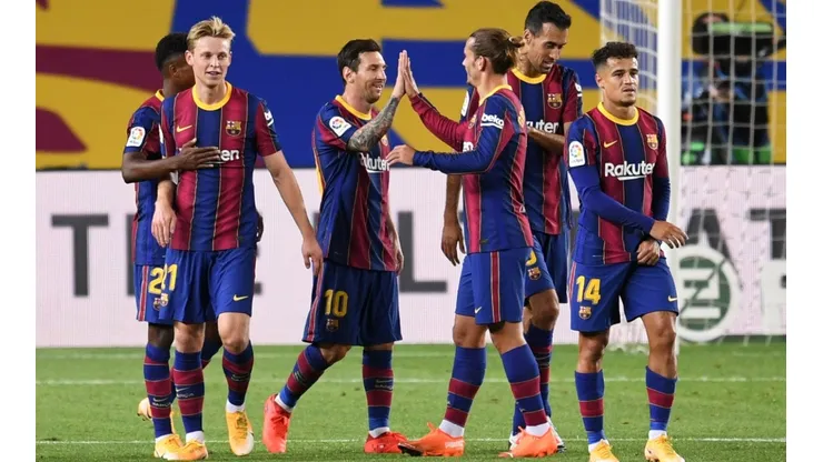 Lionel Messi, Antoine Griezmann and teammates of FC Barcelona celebrate a goal. (Getty)