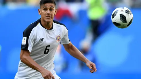 Costa Rica's Oscar Duarte tries to control the ball during a 2018 World Cup game (Getty).
