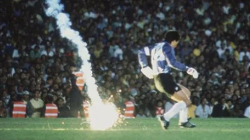 El Grafico’s picture that condemned Roberto Rojas to a life suspension. (El Grafico)