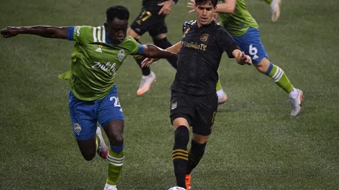 Seattle Sounders defender Yeimar Gomez (left) defends against Los Angeles FC midfielder Francisco Ginella (right). (Getty)