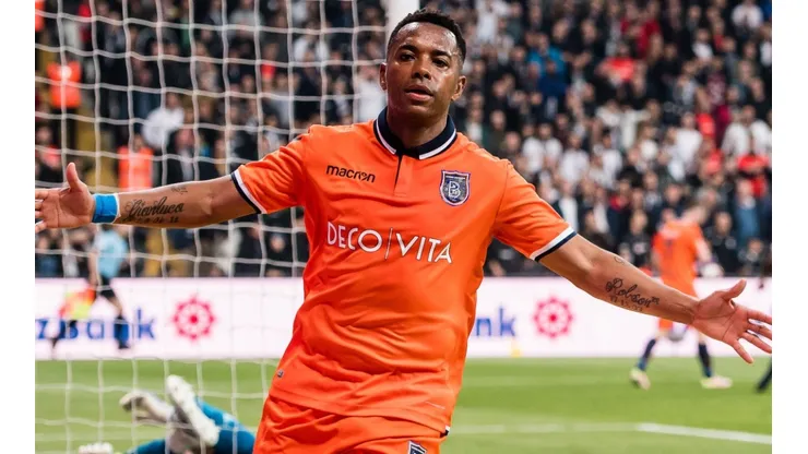 Robson de Souza (Robinho) of Istanbul Medipol Basaksehir in action. (Getty)