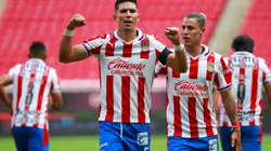 Jesús Molina of Chivas (center) suffered an injury that will keep him out of the field for some time (Getty).