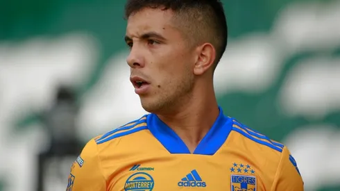 Leonardo Fernández of Tigres looks on during a Liga MX game (Getty).