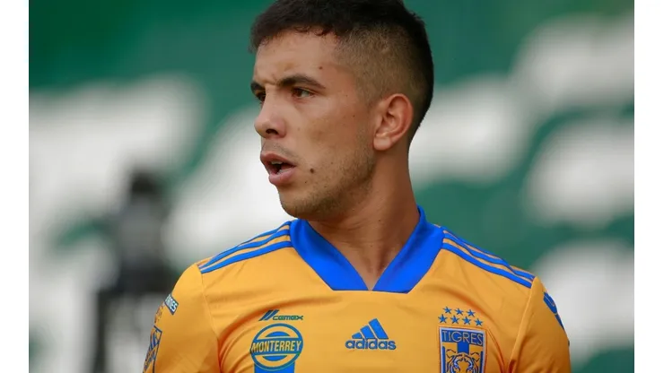 Leonardo Fernández of Tigres looks on during a Liga MX game (Getty).