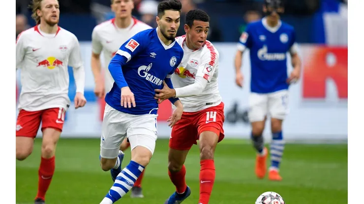 Suat Serdar of Schalke 04 (left) and Tyler Adams of RB Leipzig (right). (Getty)