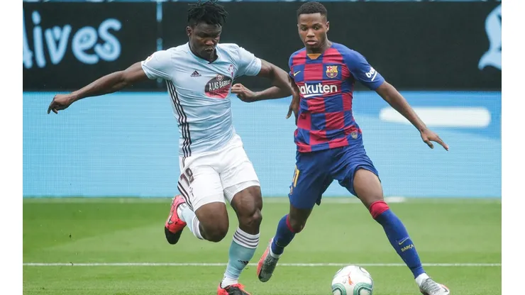 Aidoo of Celta de Vigo (left) and Ansu Fati of FC Barcelona (right). (Getty)