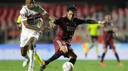 Jonas of Sao Paulo (left) fights for the ball with Enzo Pérez of River Plate (Getty).