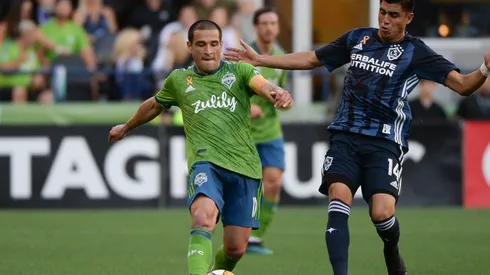 Seattle Sounders midfielder Nicolas Lodeiro (lefr) gets by Los Angeles Galaxy midfielder Joe Corona (right). (Getty)
