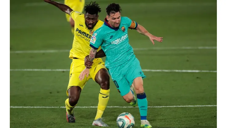 Villarreal's Andre-Frank Zambo Anguissa (left) and FC Barcelona's forward Lionel Messi (right). (Getty)