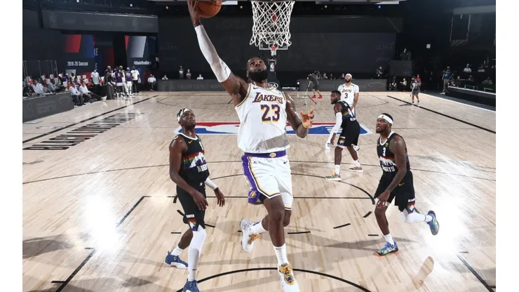 Denver Nuggets vs Los Angeles Lakers: LeBron James driving up for a layup. (Getty)