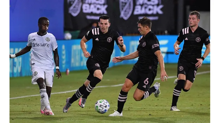 Will Trapp (#6) of Inter Miami CF defends the kick from Jamiro Monteiro (left) of Philadelphia Union (Getty).