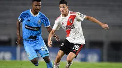 Ignacio Fernandez of River Plate (right) fights for the ball with Aldair Rodriguez of Binacional (left). (Getty)