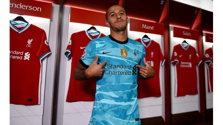 Thiago Alcantara is presented as a new signing of Liverpool at the Anfield. (Getty)