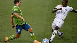 Portland Timbers vs Seattle Sounders: Portland Timbers' Diego Chará (right) and Seattle Sounders midfielder Nicolás Lodeiro battle for the ball (Getty).