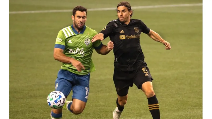 Will Bruin of Seattle Sounders (left) and Dejan Jakovic of LAFC (right). (Getty)