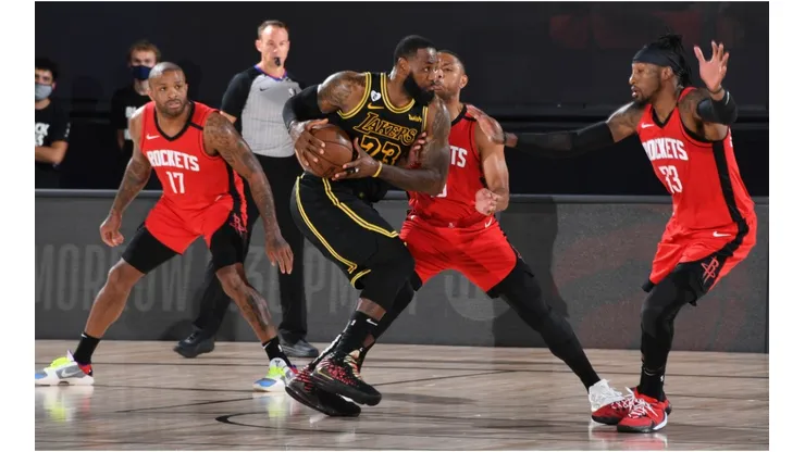 Robert Covington guarding LeBron James. (Getty)
