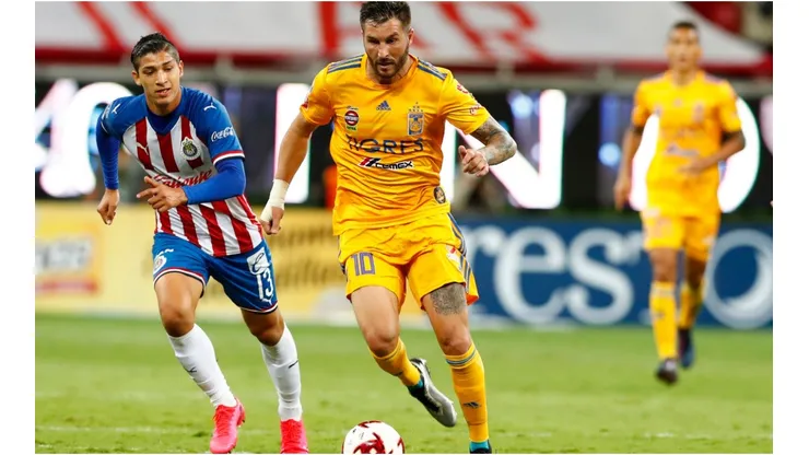 Tigres vs. Chivas: Andre-Pierre Gignac of Tigres (right) runs past Ángel Zaldívar of Chivas (Getty).