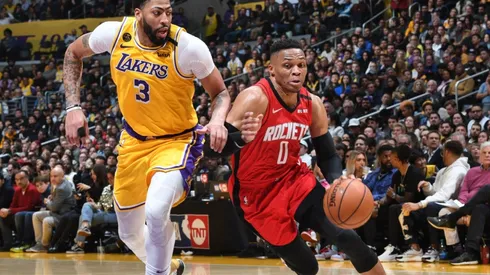 Russell Westbrook dribbles past Anthony Davis. (Getty)