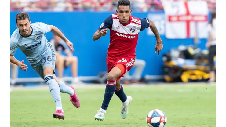 Sporting Kansas City vs. FC Dallas: Jesus Ferreira of FC Dallas (right) dribbles up field past Sporting Kansas City defender Luis Martins (Getty).