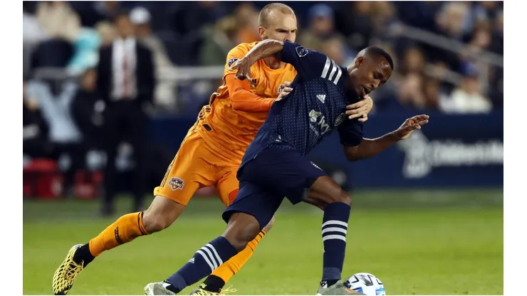 Gadi Kinda of Sporting Kansas City shakes off Aljaz Struna of Houston Dynamo. (Getty)